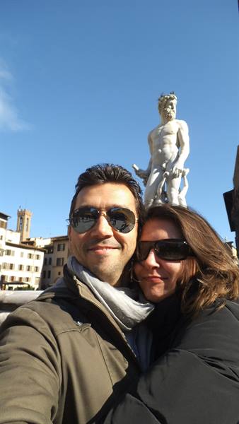 Couple selfie in front of the Neptune fountain in Piazza della Signoria, Florence