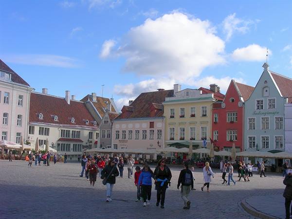 TOWN HALL SQUARE