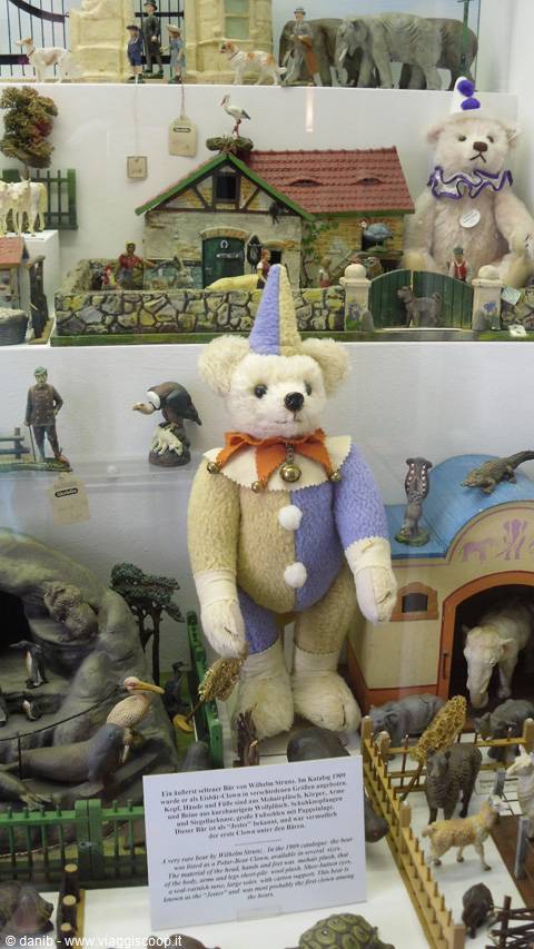 toy museum bear