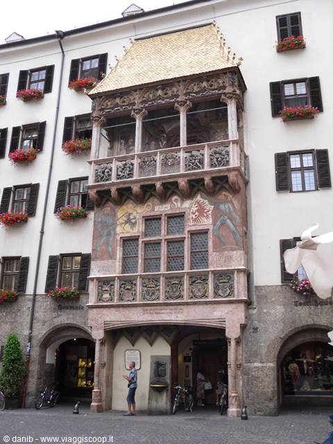 house with the golden roof