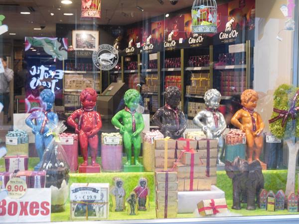 manneken-pis chocolate shop