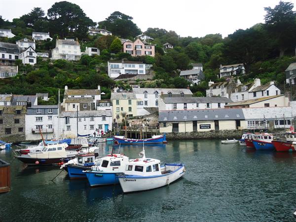 image of the harbour of Polperro, little fishing village in Cornwall