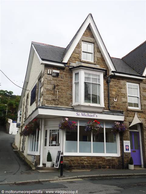 outside view of a small hotel with particular charm in Marazion