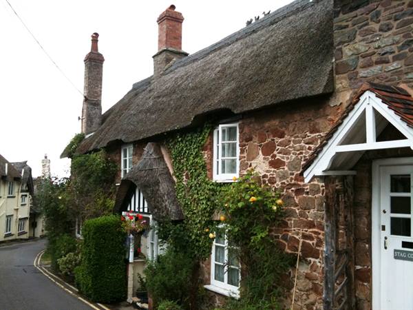 thatched-roof cottage in Porlock, Somerset