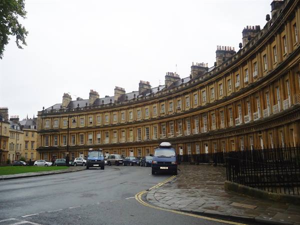 the circle,typical square with semicircular buildings in Bath