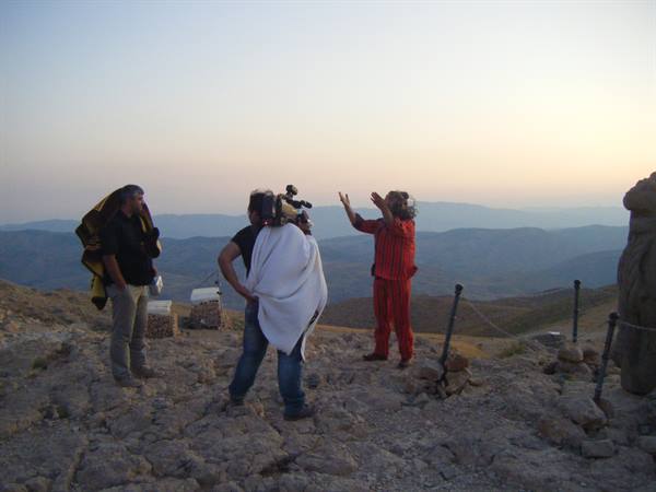 singer in "Play back" on Nemrut!