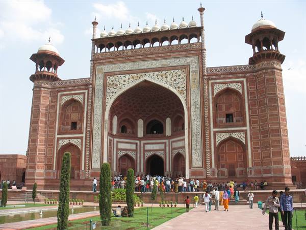 Agra - Taj Mahal entrance