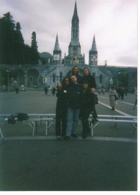 Group of friends posing in the square of the Lourdes Basilica