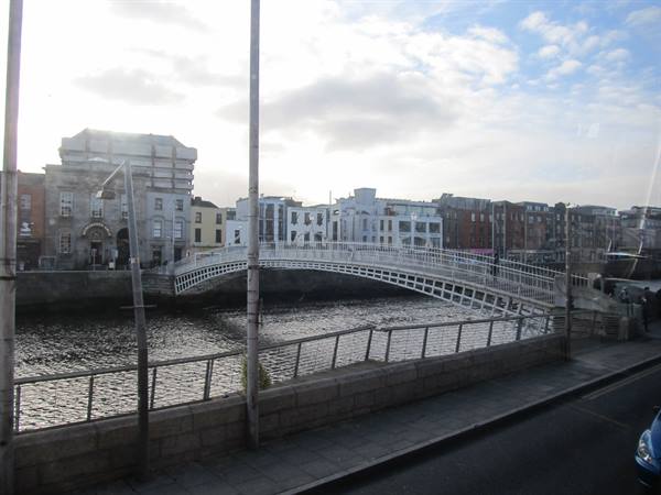 Dublin - River Liffey - Ha'penny Bridge