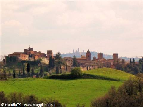 Castles and medieval villages in Tuscany. Certaldo Alto (FI) and San Gimignano (SI) in the distance