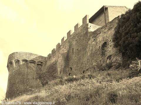 Castles and medieval villages in Tuscany. The stronghold of Certaldo Alto (FI)