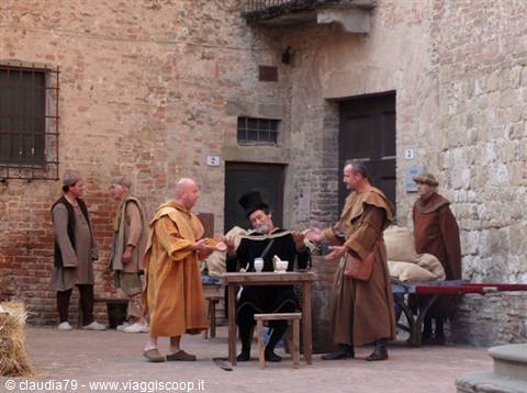 Medieval villages in Tuscany. Certaldo Alto (FI), historical parade Nel sogno di Messer Boccaccio