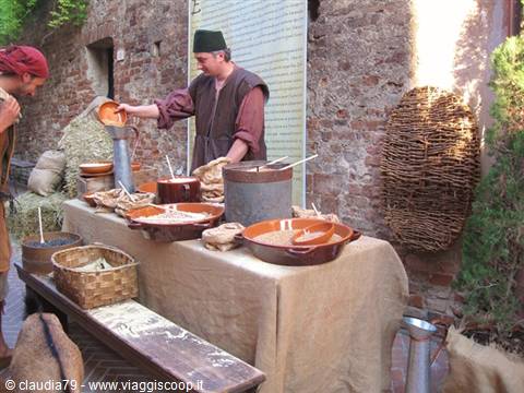 Medieval castles and villages in Tuscany. The medieval village of Certaldo Alto (Florence), in the Chianti
