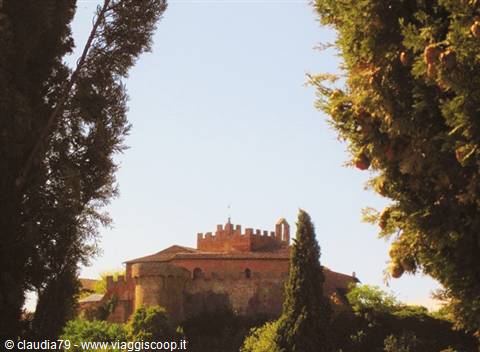 Medieval castles and villages in Tuscany. The medieval village of Certaldo Alto (Florence), in the Chianti