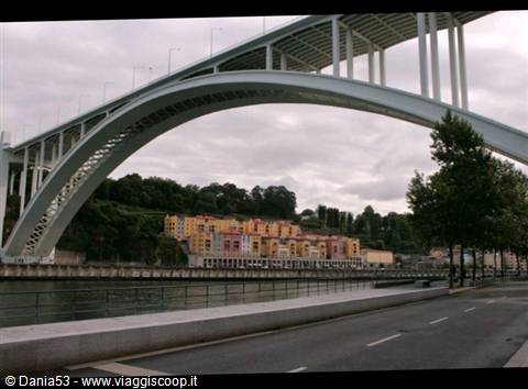 Vila Nova de Gaia Arrábida bridge