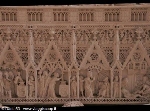 Alcobaça Monastery -tomb of Inês de Castro