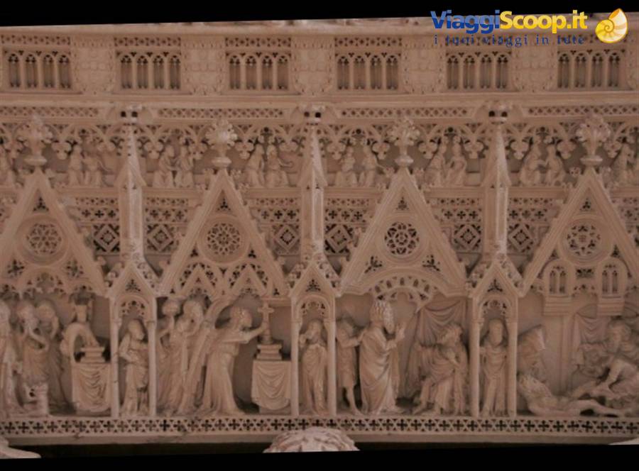 Alcobaça Monastery -tomb of Inês de Castro