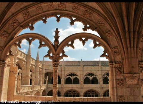 Lisbon cloister of Mosteiro dos Jerónimos