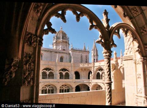 Lisbon cloister of Mosteiro dos Jerónimos