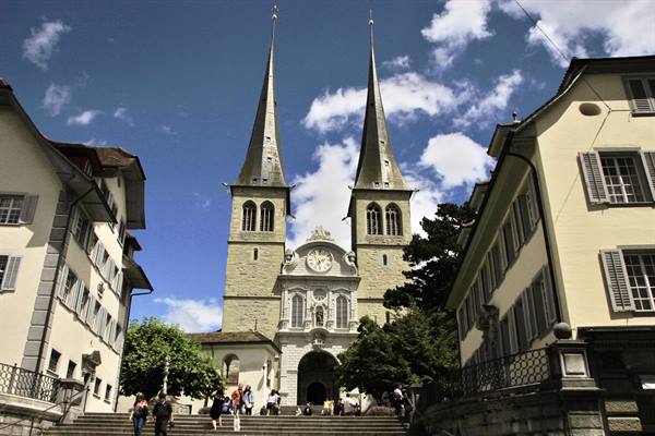 Hofkirche church of San Leodegario