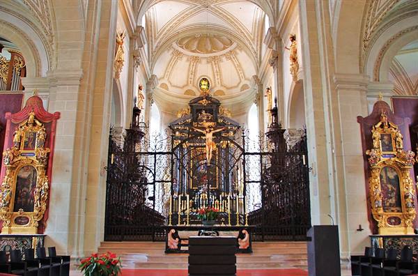 Hofkirche church of San Leodegario