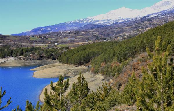 Serre Poncon Lake