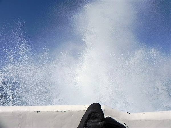 Spectacular splashes of ocean water, Lago Martiánez pools - Puerto de la Cruz - Tenerife