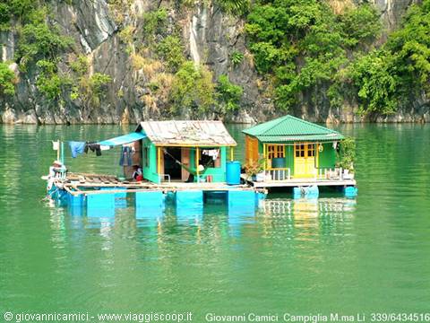 HALONG BAY - fishermen's house