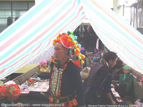 Sapa market - woman of the Zdong ethnic group