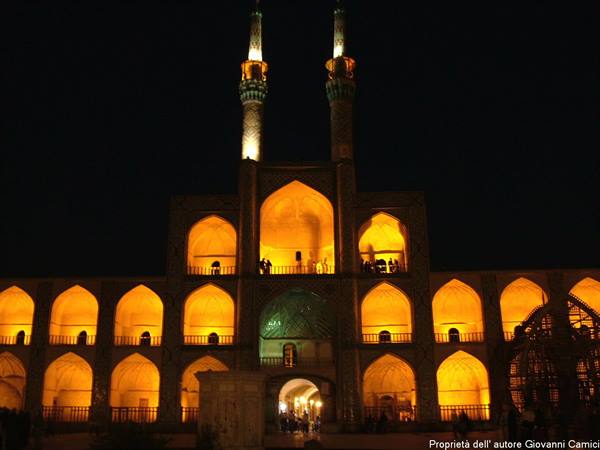 Night view of the Amir Chakhmaq complex