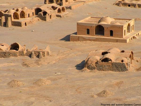 Ancient Zoroastrian buildings