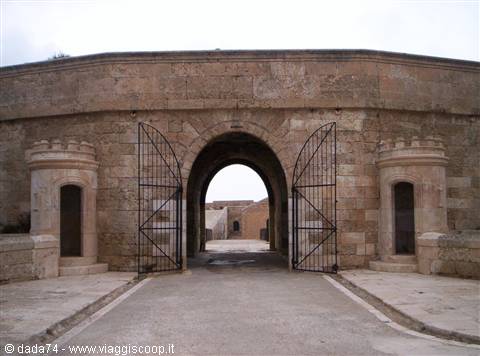 la Mola: Isabella II's fortress