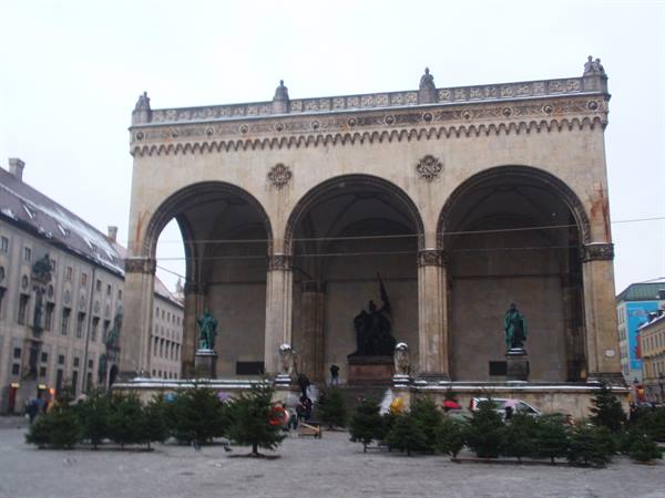Munich's Feldherrnhalle with three arches, bronze statues and Christmas trees