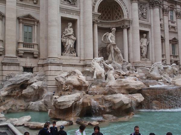 trevi fountain