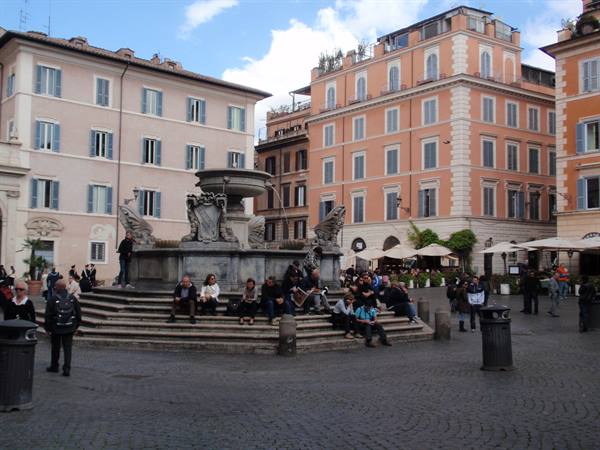 Piazza S. Maria in Trastevere