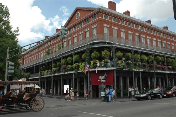TYPICAL HOUSES OF NEW ORLEANS