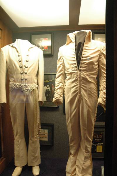 ELVIS'S STAGE COSTUMES