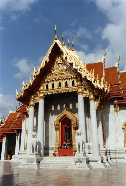 Wat Benchamabophit marble temple, golden roof, stone lions, blue sky