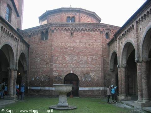 Courtyard of Pilate in S. Stefano