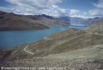 yamdrok lake, tibet