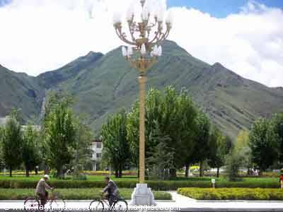 street lamp in lhasa