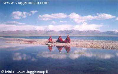 nuns at namtso