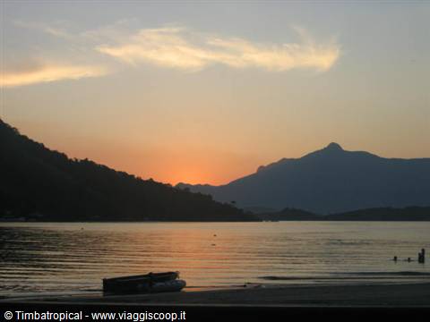 Sunset on the 'Praia do Retiro' (Angra Dos Reis)