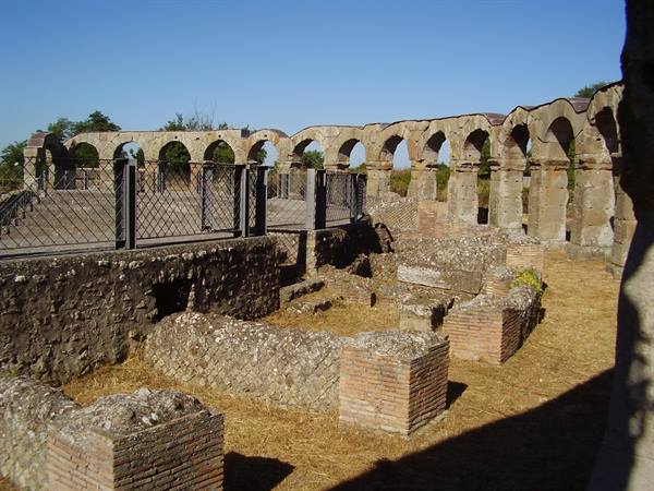 Roman ruins with stone arches and brick walls, Hadrian's Villa