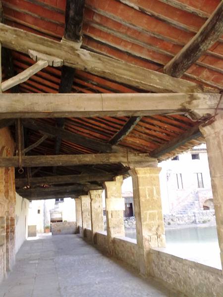 Detail portico Bagno Vignoni