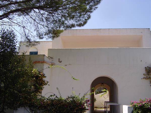 Building with sea-view rooms