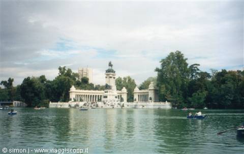 Rowboats on the lake in front of the Alfonso XII monument, Retiro
