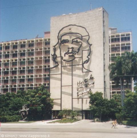 Steel portrait of Che Guevara on the ministry building at Plaza de la Revolución