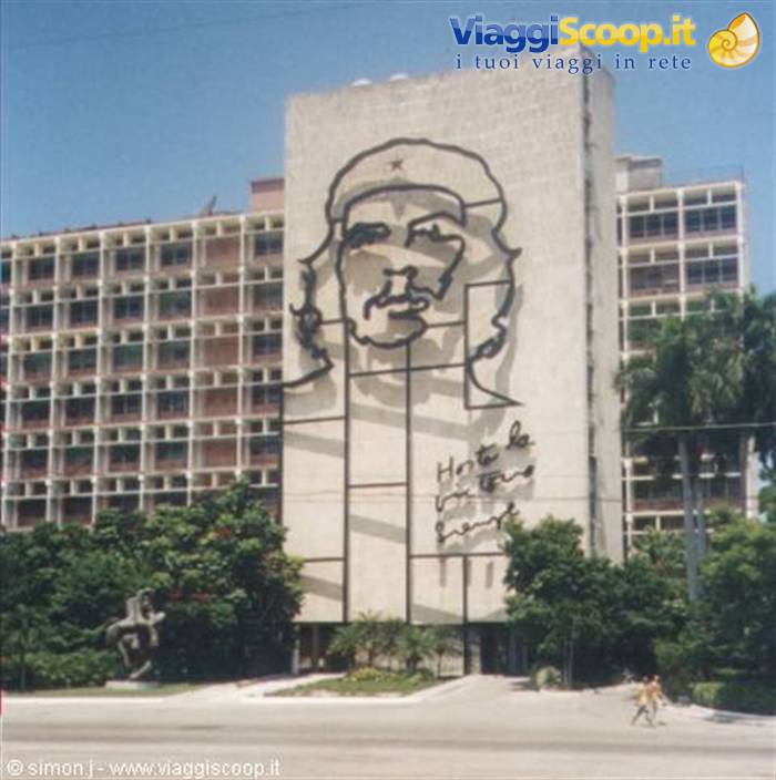 Steel portrait of Che Guevara on the ministry building at Plaza de la Revolución