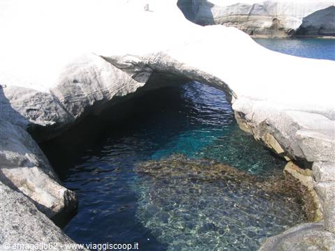 Sarakiniko -Natural arch-